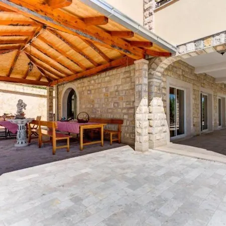 Вилла Hacienda Grof Есенице