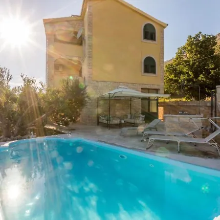 Hacienda Grof Вилла Есенице
