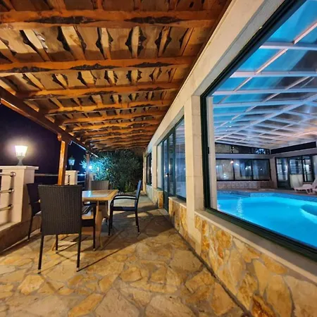 Hacienda Grof Вилла Есенице